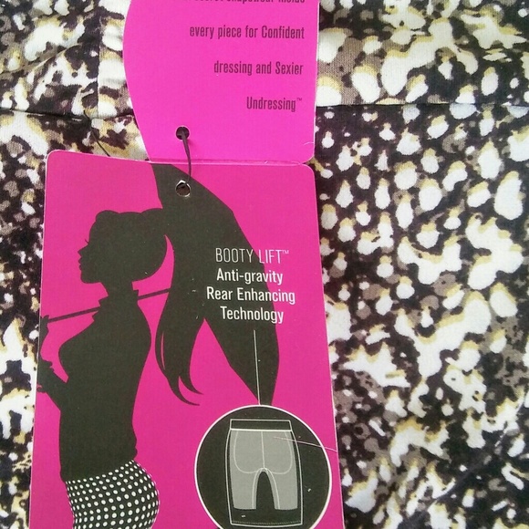 2/$20! Snakeskin Skirt with Butt Shaper - Picture 4 of 7